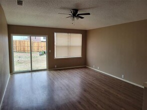 240 Tulane Dr in Glenn Heights, TX - Building Photo - Building Photo