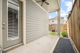 5118 Larkin St in Houston, TX - Foto de edificio - Building Photo