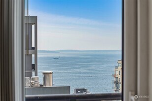 2721 1st Ave in Seattle, WA - Building Photo