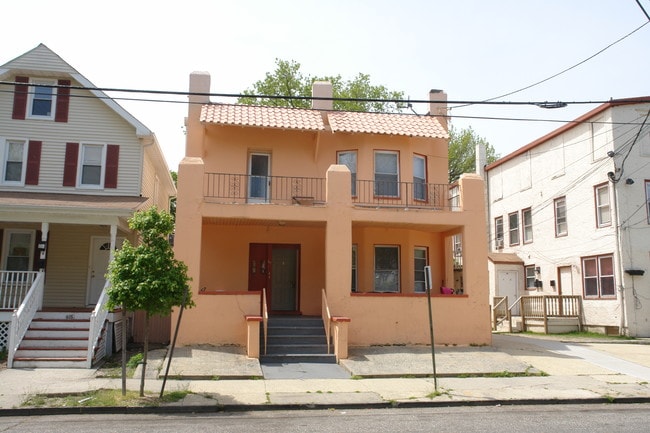 807 Bond St in Asbury Park, NJ - Building Photo - Building Photo