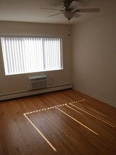 490 St Moritz Dr in Glen Ellyn, IL - Building Photo - Building Photo