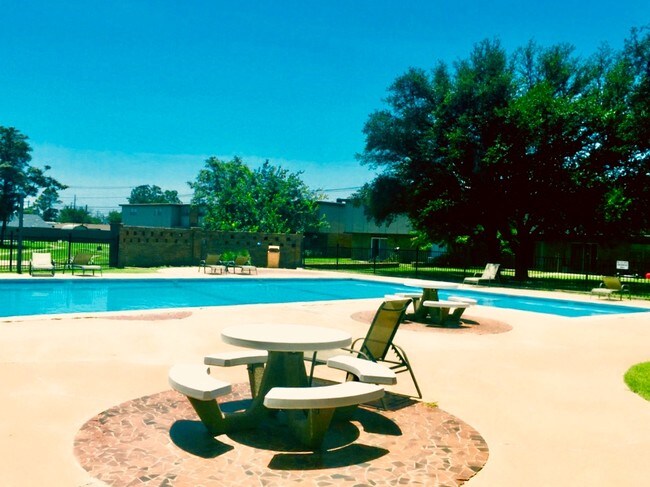 2320 E 21st St-Unit -104 in Odessa, TX - Building Photo - Building Photo