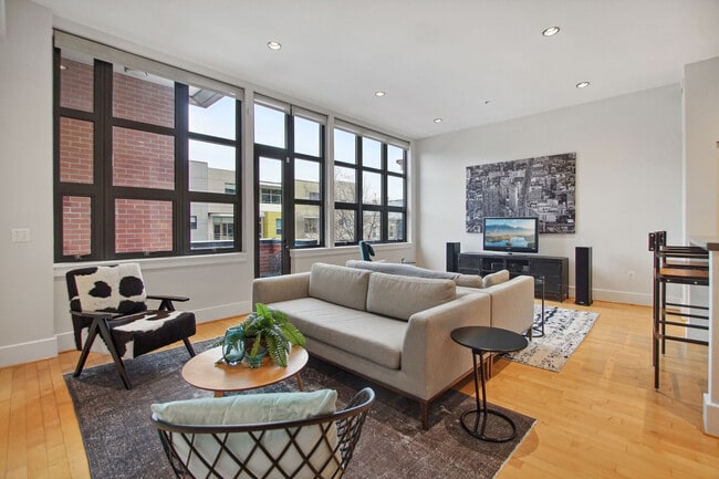 2117 10th St NW, Unit 202 in Washington, DC - Foto de edificio - Building Photo