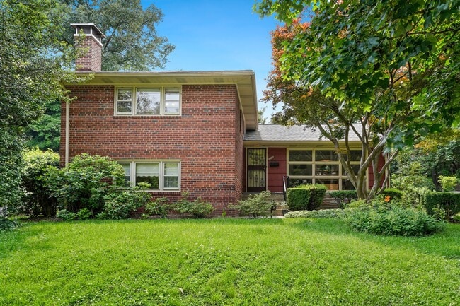 8504 Sundale Dr in Silver Spring, MD - Building Photo - Building Photo