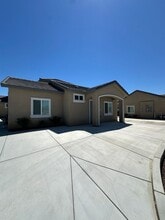 8311 Frankie Lou St in Bakersfield, CA - Building Photo - Building Photo