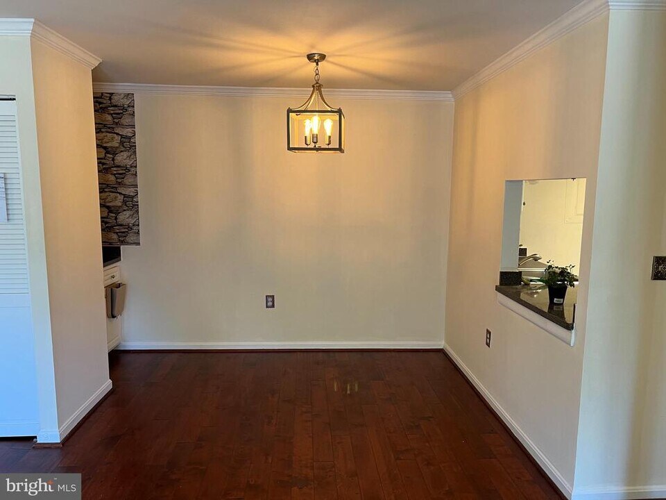 18336 Streamside Dr in Gaithersburg, MD - Building Photo