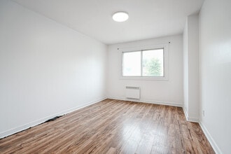 8810 R. Sherbrooke E in Montréal, QC - Building Photo - Building Photo