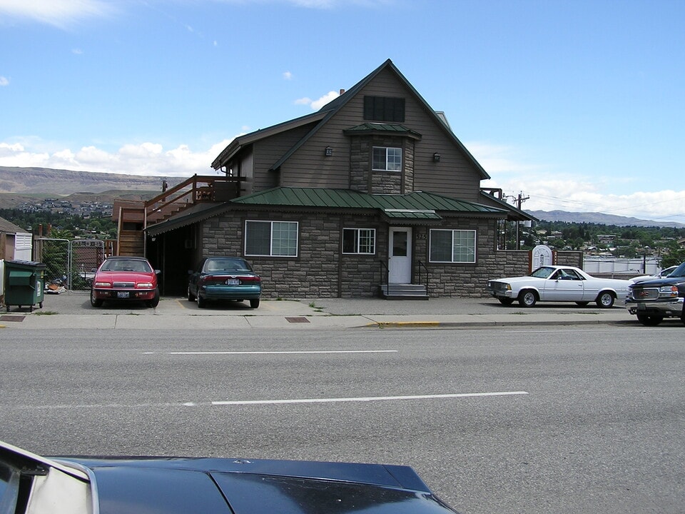 525 S Mission St, Unit #2 in Wenatchee, WA - Building Photo