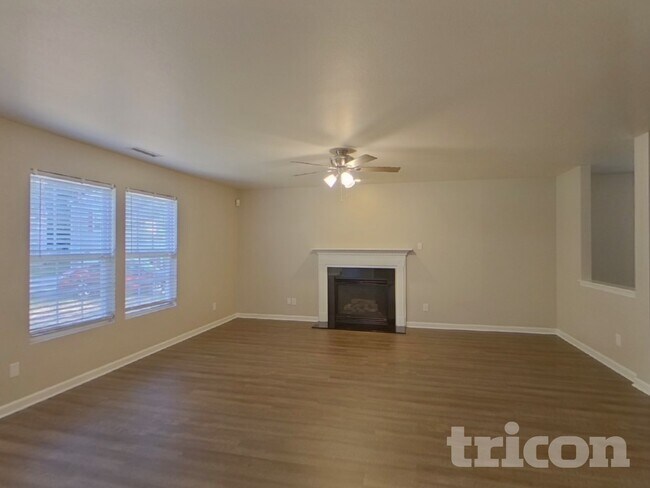 1332 Waterlily Lane in Charlotte, NC - Foto de edificio - Building Photo