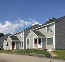 Oak Terrace Townhomes in Dover, NH - Building Photo