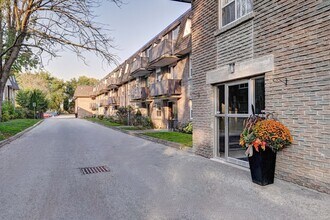 Egremont Street Apartments in Wellington North, ON - Building Photo - Building Photo