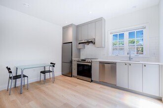 3887 W 15th Ave in Vancouver, BC - Building Photo - Building Photo