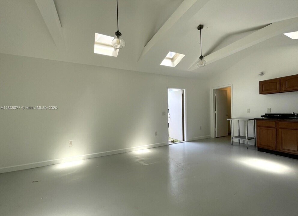 118 NW 24th St in Miami, FL - Building Photo