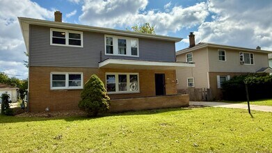5922 N 84th St in Milwaukee, WI - Building Photo - Building Photo