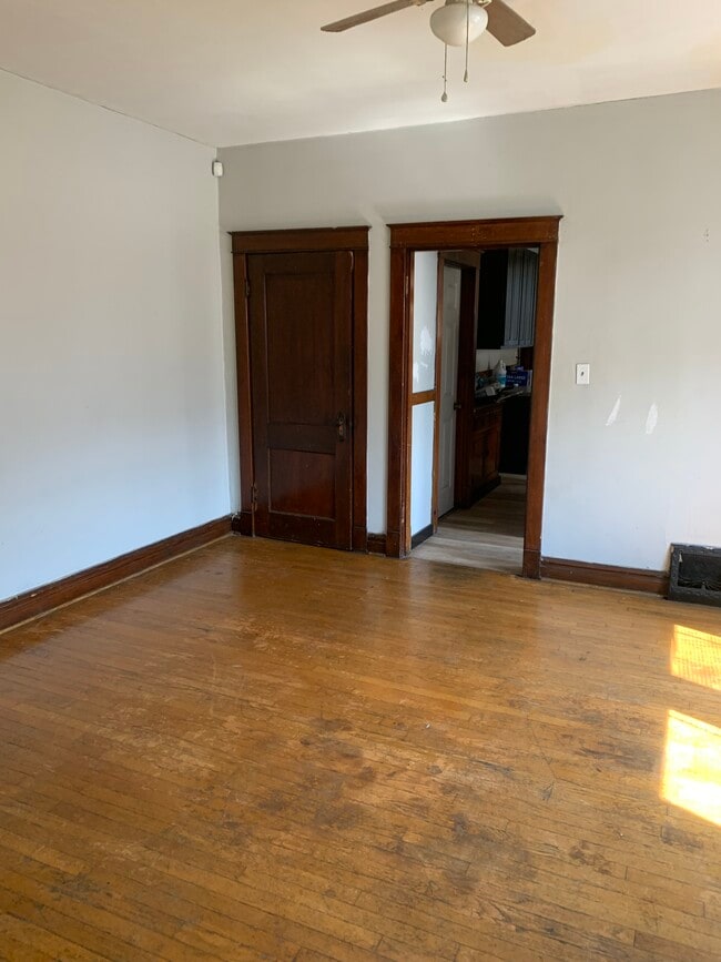 4658 Michigan Ave, Unit 4656-2F Michigan Ave