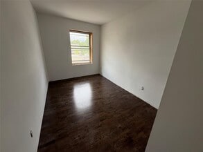 2 Amsterdam Pl in Mount Vernon, NY - Building Photo - Building Photo
