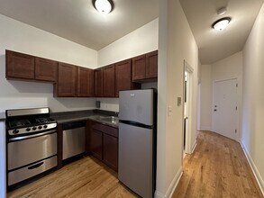 824 W Cornelia Ave in Chicago, IL - Building Photo - Building Photo