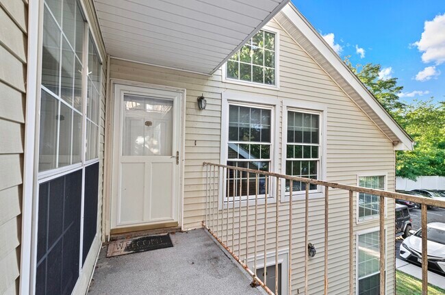 319 Carriage Crossing Ln in Middletown, CT - Building Photo - Building Photo