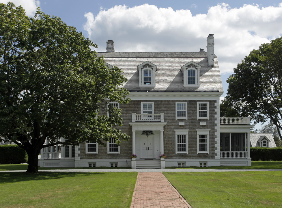 74 Quaquanantuck Ln in Quogue, NY - Foto de edificio