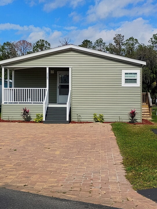 228 Lowe Rd in Leesburg, FL - Building Photo