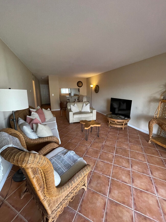 1430 S Lakeside Dr in Lake Worth Beach, FL - Building Photo - Building Photo