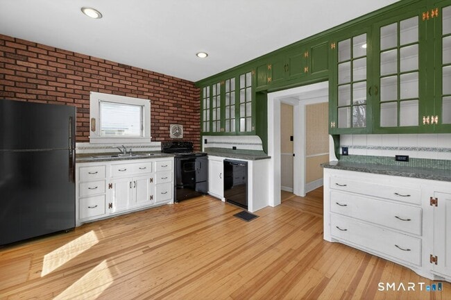 164 W Main St in Southington, CT - Building Photo - Building Photo