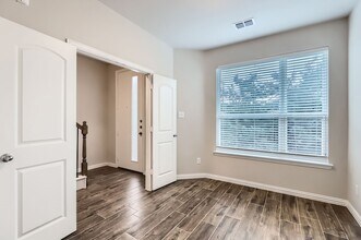 301 E Lamar St, Unit Private Bedroom in McKinney, TX - Building Photo - Building Photo