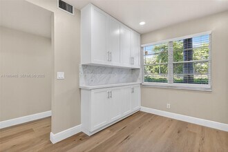 12500 SW 5th Ct in Pembroke Pines, FL - Foto de edificio - Building Photo