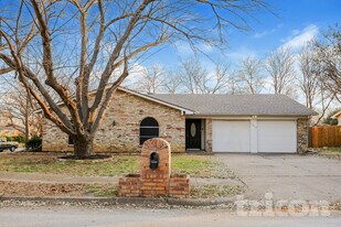 1012 Wembley Rd in Arlington, TX - Building Photo