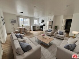 5440 Carlton Way in Los Angeles, CA - Building Photo