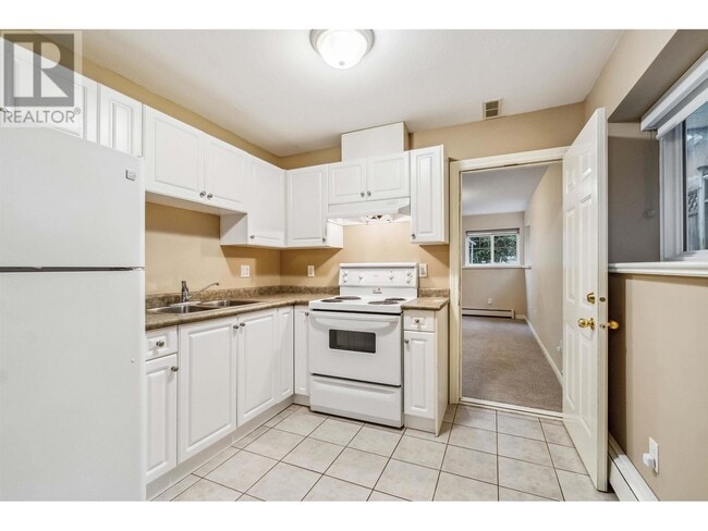 2018 Turnberry Ln in Coquitlam, BC - Building Photo - Building Photo