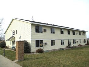 Osakis Community Manor in Osakis, MN - Foto de edificio - Building Photo