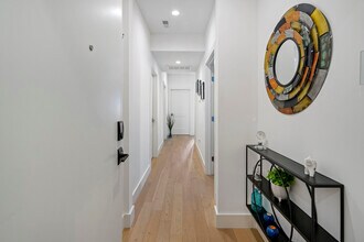946 Saratoga St, Unit 302 in Boston, MA - Building Photo - Building Photo