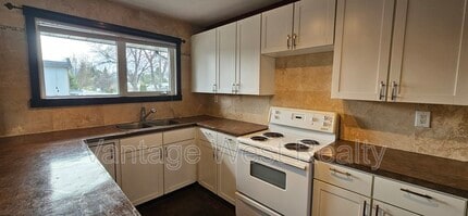 1292-1292 Lawrence Ave in Kelowna, BC - Building Photo - Building Photo