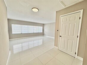 4905 Harrison St in Hollywood, FL - Building Photo - Building Photo