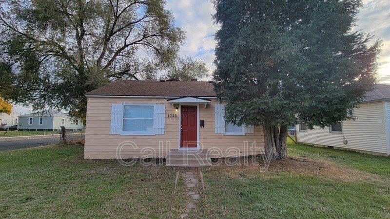 1328 E Longfellow Ave in Spokane, WA - Building Photo