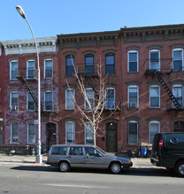 135 23rd St in Brooklyn, NY - Foto de edificio - Building Photo