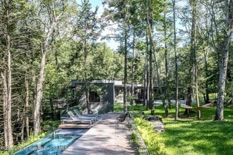 70 Raybrook Dr in Woodstock, NY - Building Photo - Building Photo