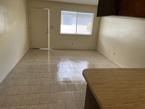 310 Center St in Hanford, CA - Building Photo - Building Photo