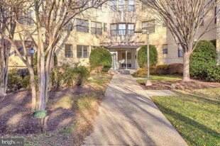 212 Oakwood St SE, Unit B-5 in Washington, DC - Building Photo