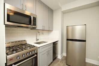 545 W Belmont Ave, Unit M6 in Chicago, IL - Building Photo - Building Photo