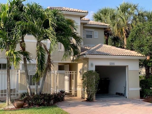 17001 NW 22nd St in Pembroke Pines, FL - Foto de edificio - Building Photo
