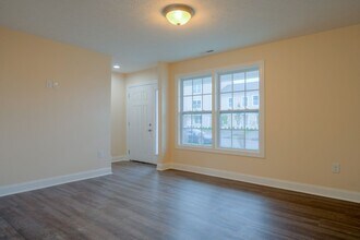 430 Pin Oak Dr NW in Christiansburg, VA - Building Photo - Building Photo