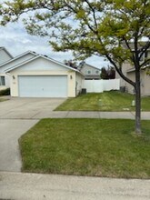 3242 W Lotze Loop in Coeur d'Alene, ID - Foto de edificio - Building Photo