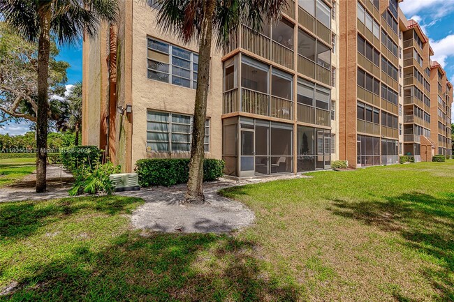 property at 3001 W Rolling Hills Cir