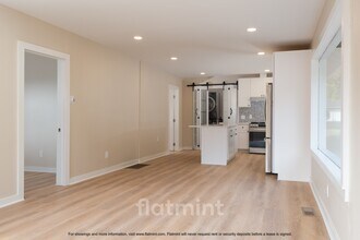 6850 S 133rd St in Seattle, WA - Building Photo - Building Photo