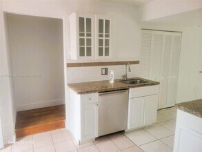 1521 NE 150th St in Miami, FL - Foto de edificio - Building Photo