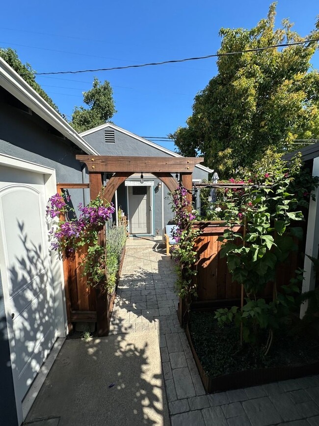 1163 Park Blvd in West Sacramento, CA - Building Photo - Building Photo