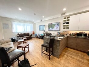 283 Dorchester St, Unit T in Boston, MA - Foto de edificio - Building Photo