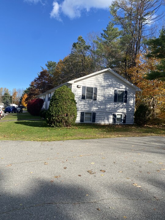 325 Main St, Unit 5 in Winthrop, ME - Foto de edificio